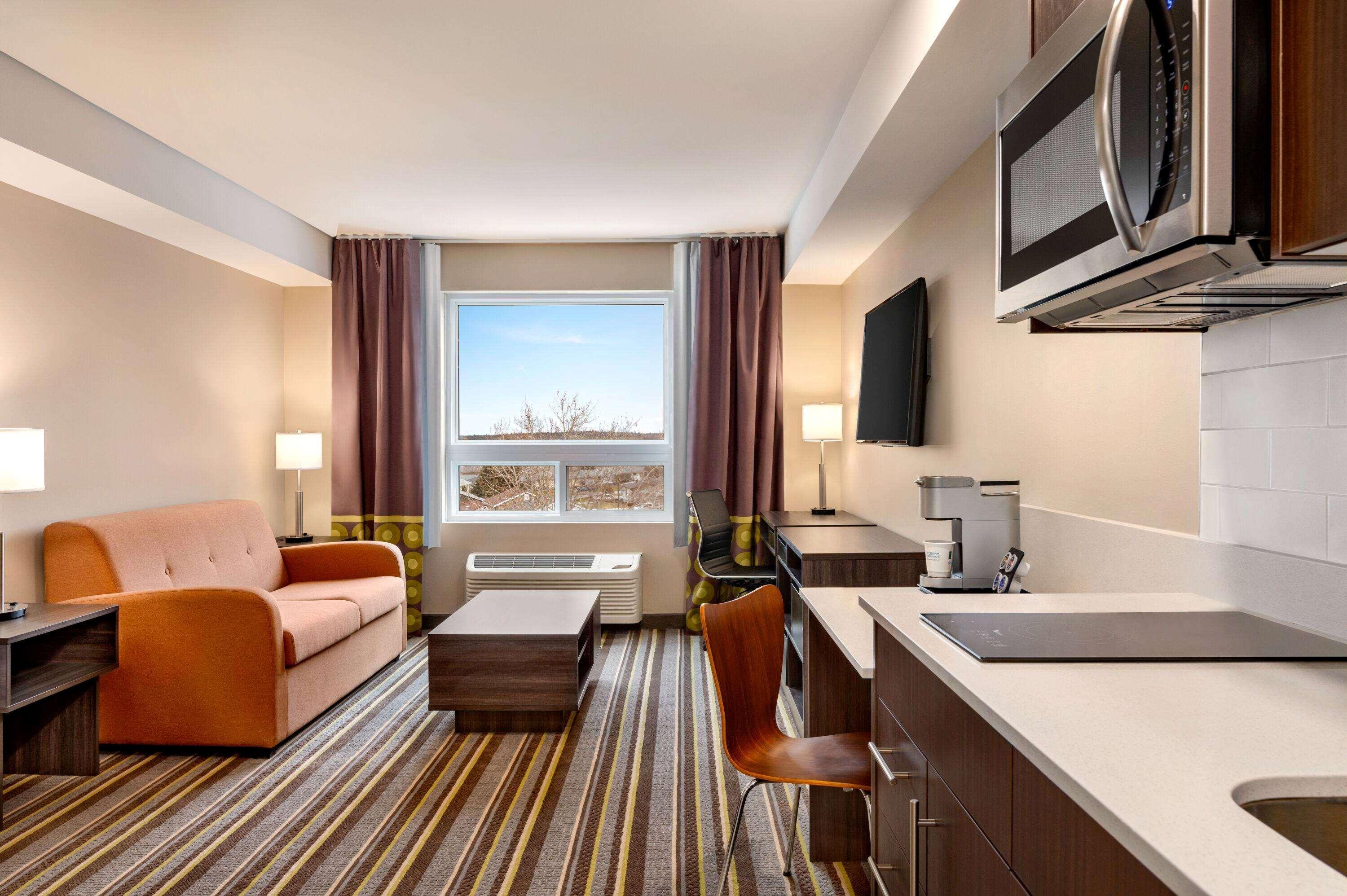 Super 8 By Wyndham Thompson Hotel Exterior foto